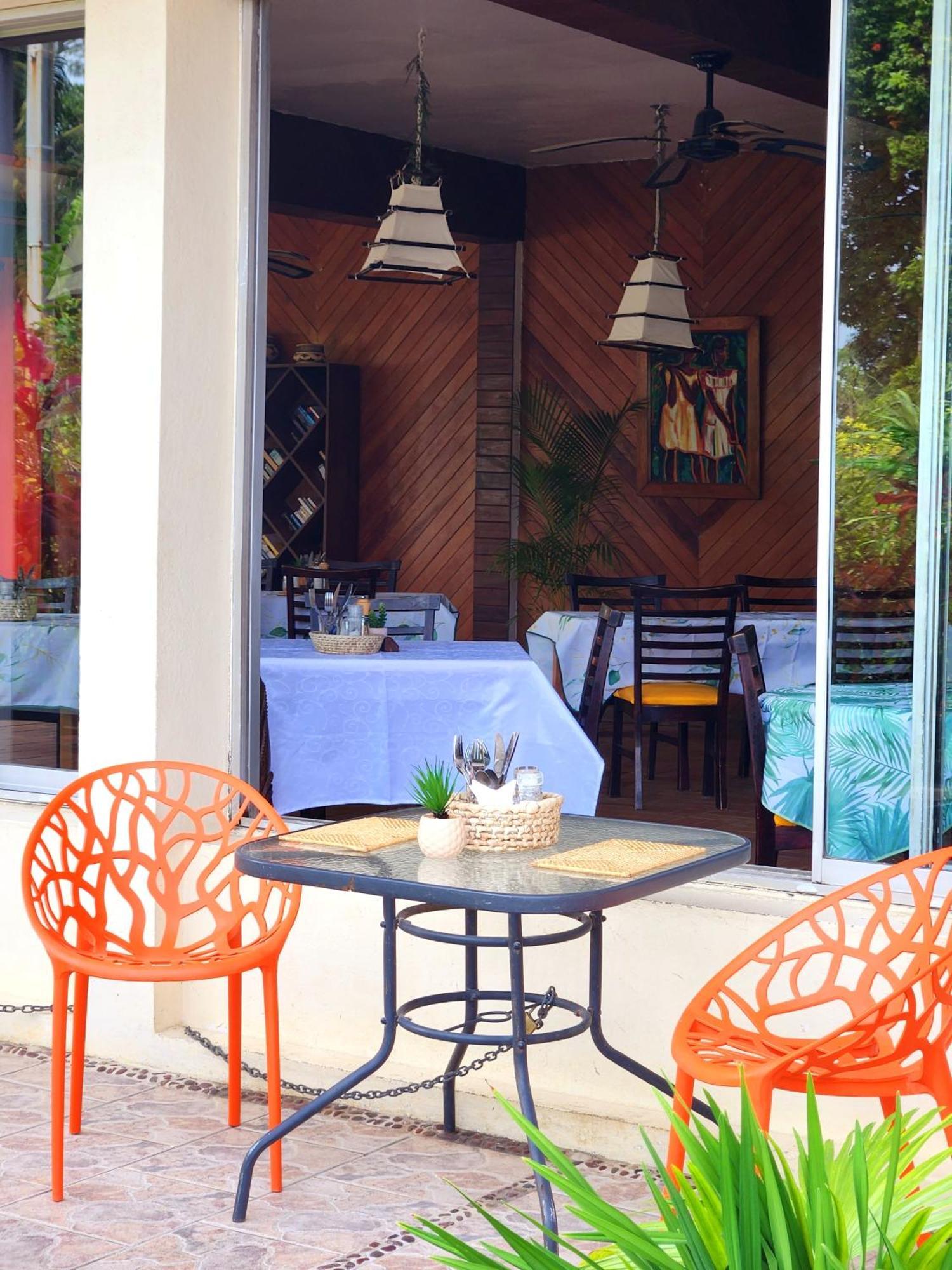 Hotel Santo Vanuatu Луганвил Екстериор снимка