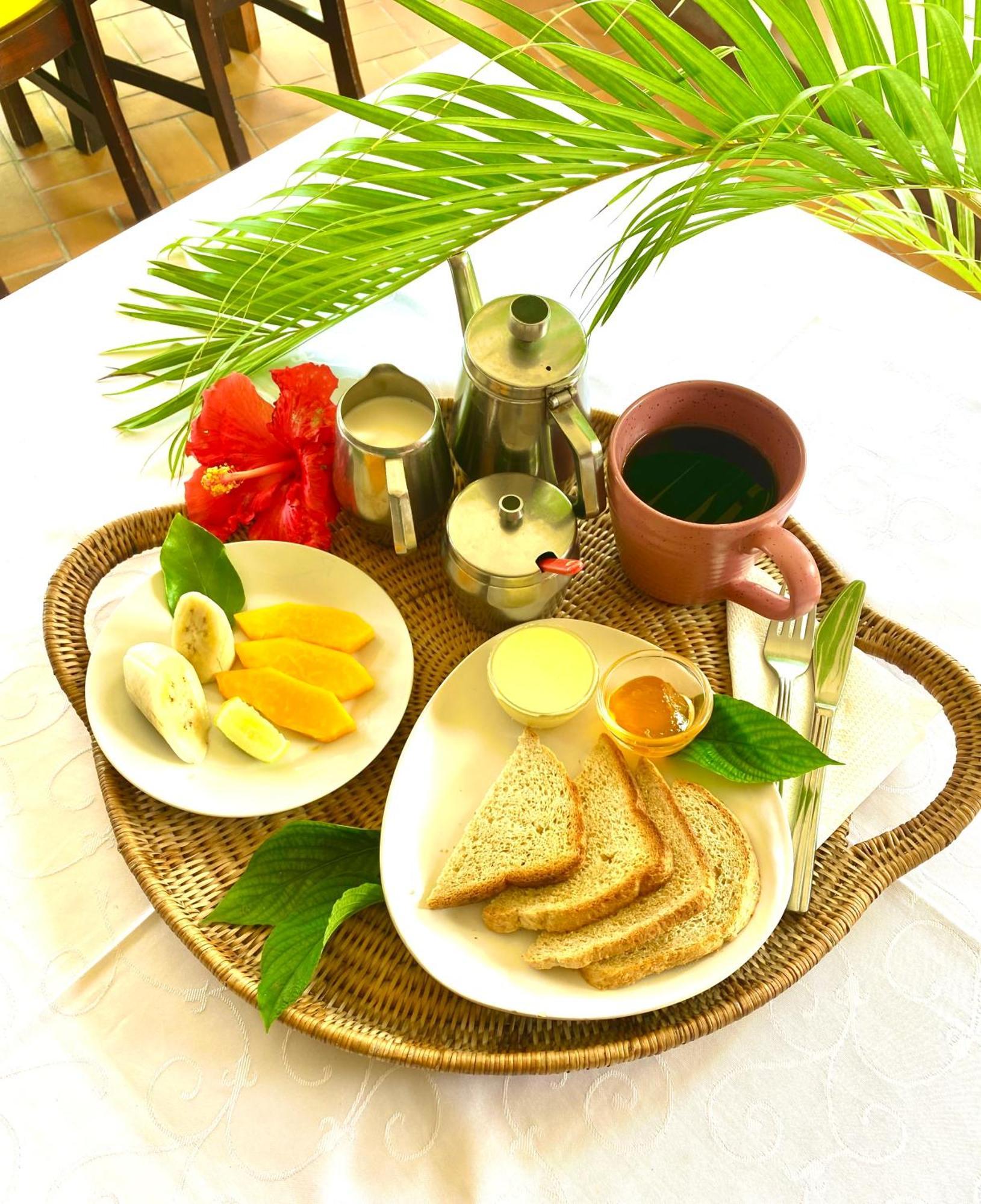 Hotel Santo Vanuatu Луганвил Екстериор снимка