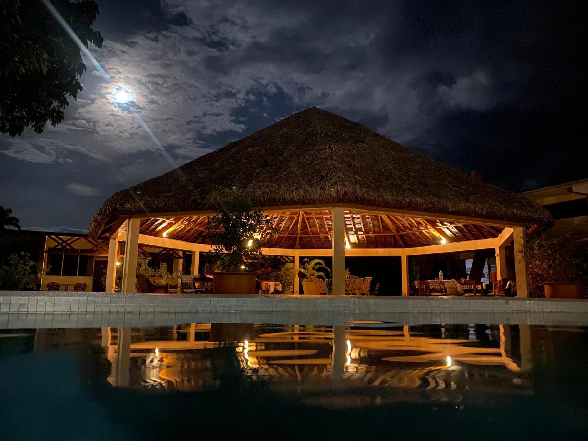 Hotel Santo Vanuatu Луганвил Екстериор снимка