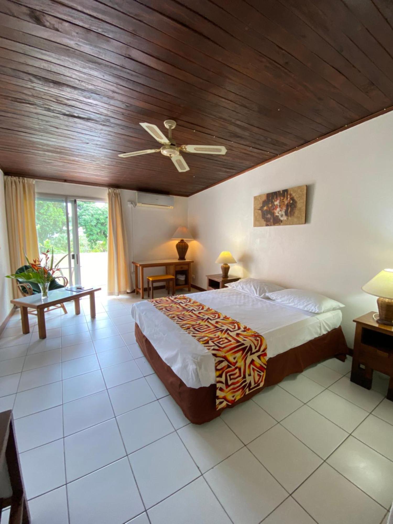 Hotel Santo Vanuatu Луганвил Екстериор снимка