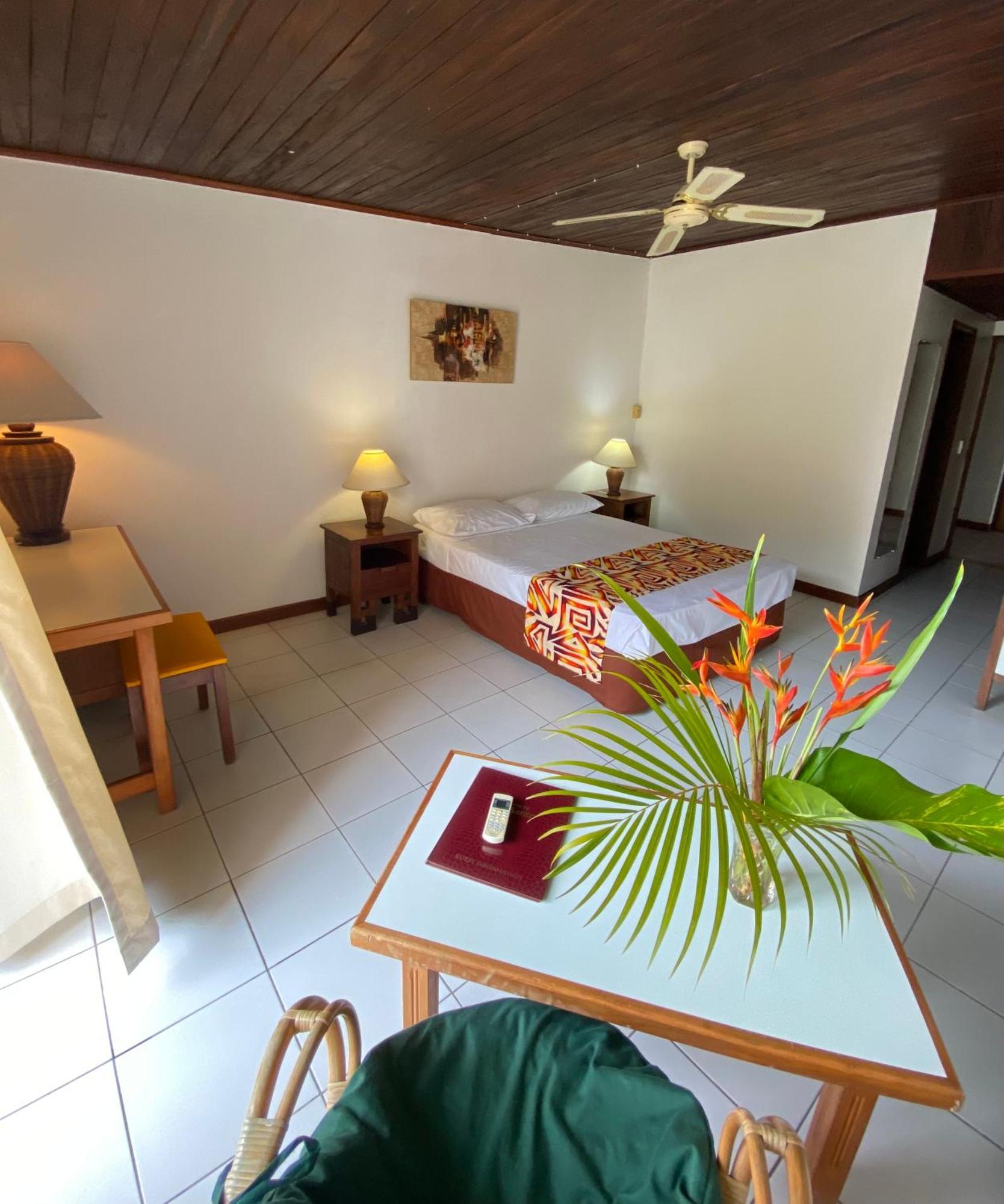 Hotel Santo Vanuatu Луганвил Екстериор снимка